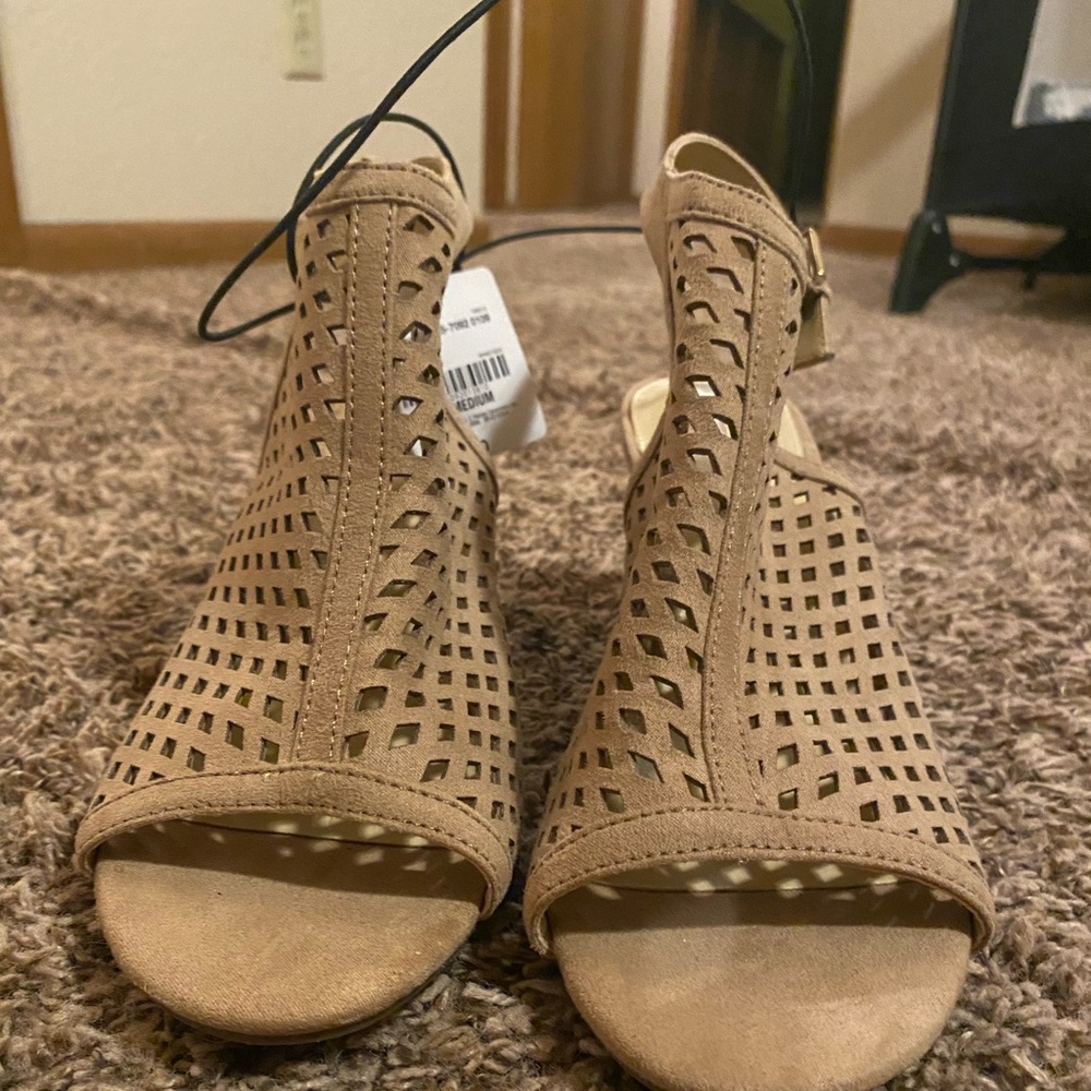 Brand new with tags - cute spring and summer heels!